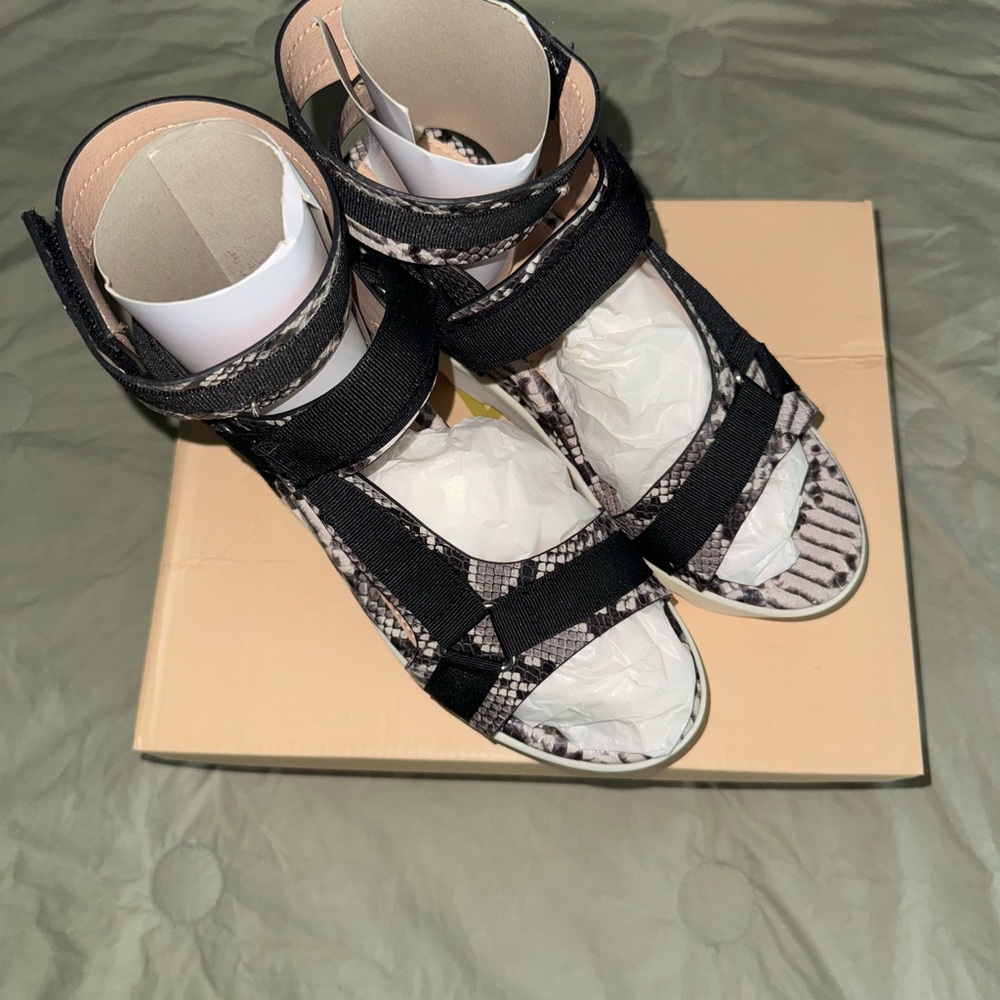 Yoki Snakeskin Platform Sport Sandals – Size - Picture 6 of 8